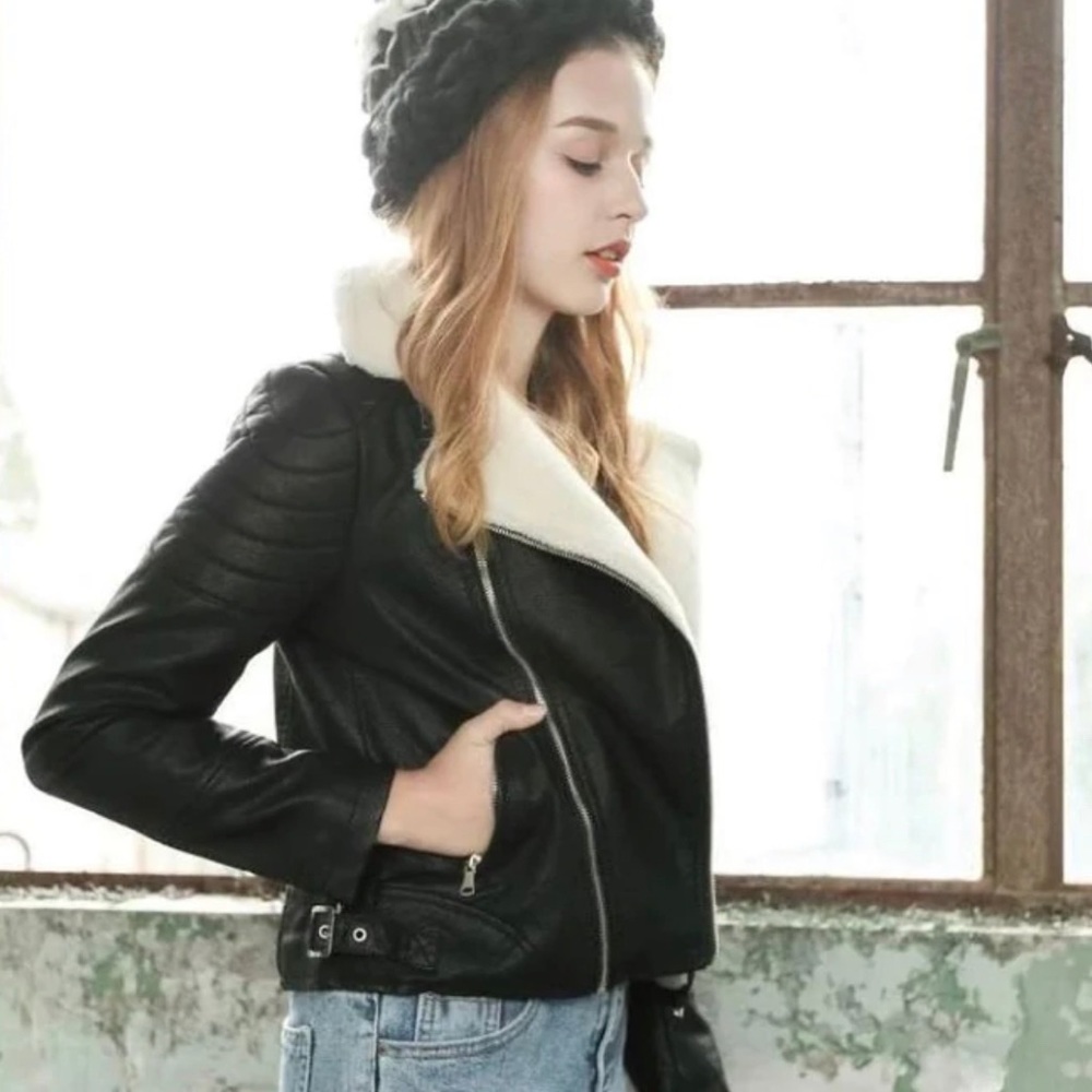 Leather jacket with white collar( discontinued )